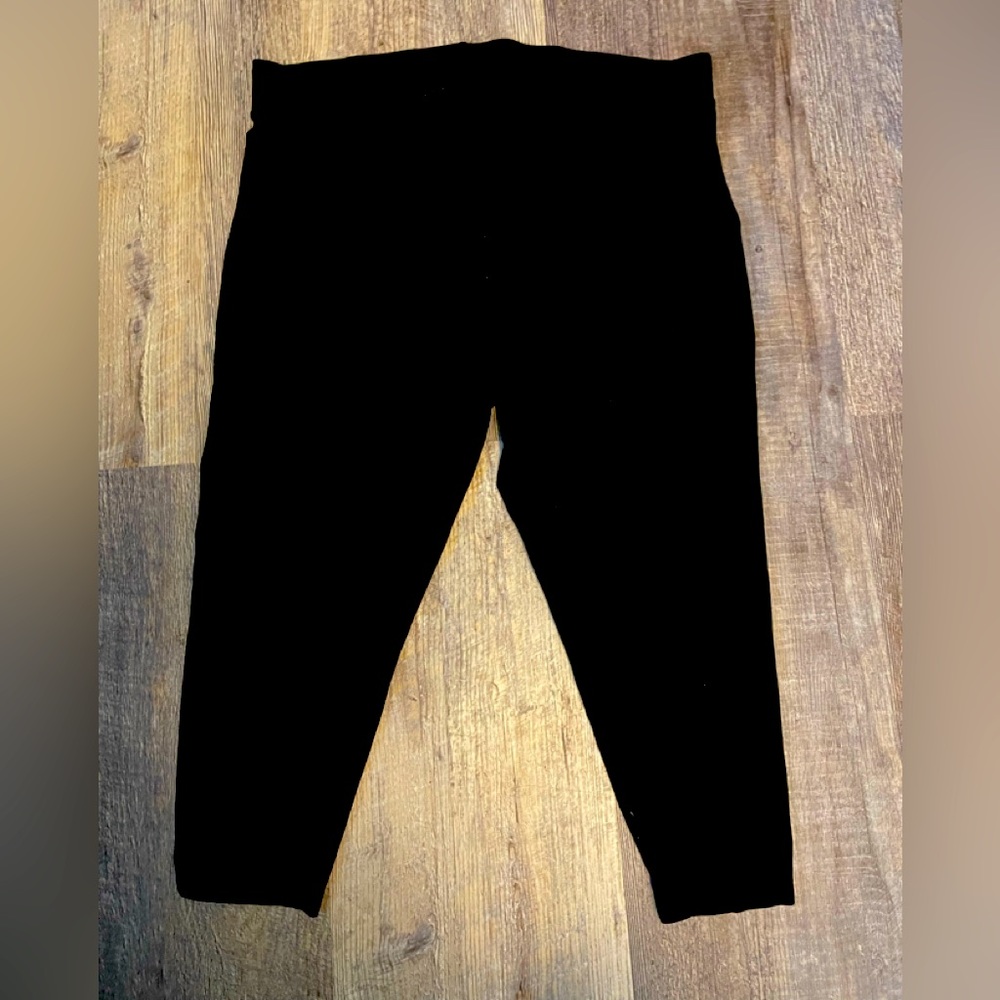 ⭐️ 5/$20 Torrid Capri Leggings